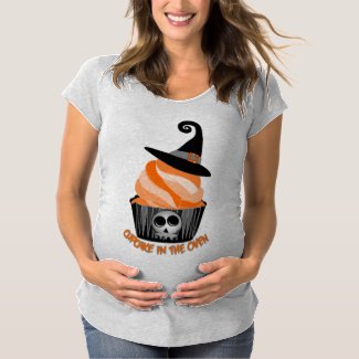 Cupcake in the oven,funny halloween maternity shir maternity T-Shirt