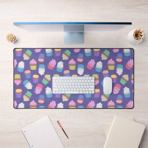 Cupcakes pattern desk mat