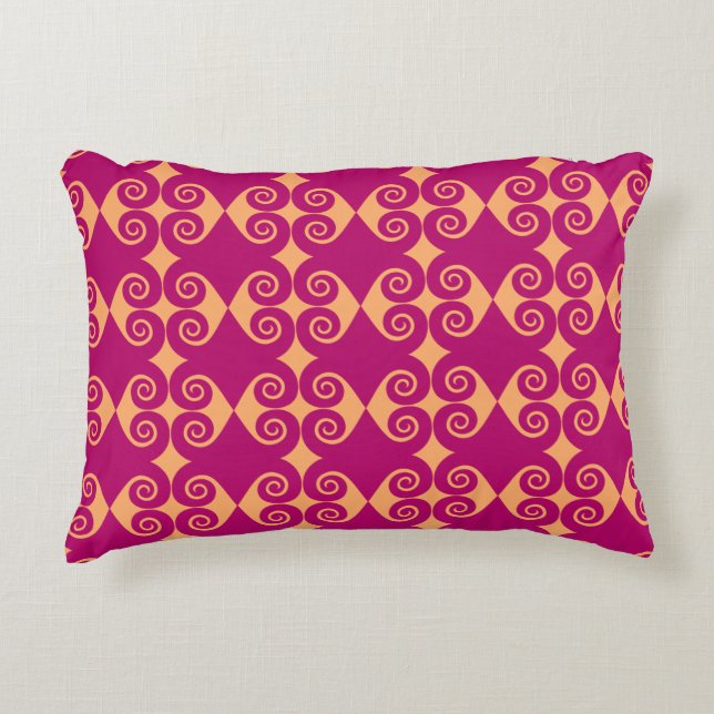 Curly Diamond Pattern Decorative Pillow (Front)