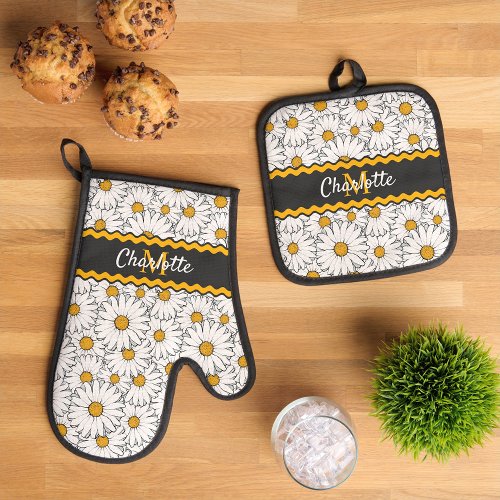 Custom Dark Gray Black White Yellow Daisy Pattern Oven Mitt  Pot Holder Set