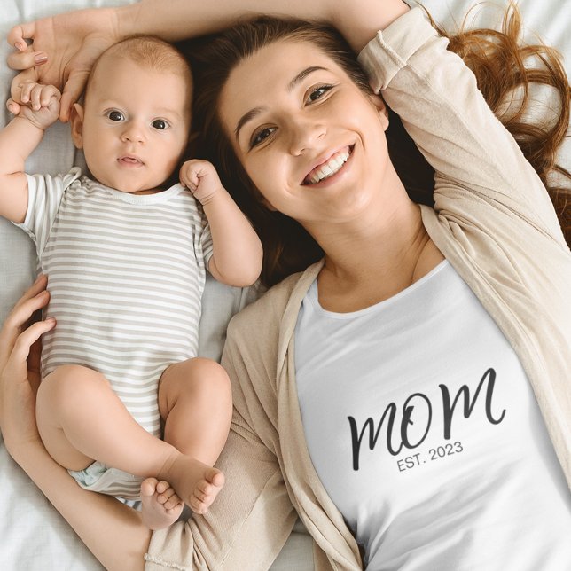 Custom Date Black Established Mom T-Shirt (Creator Uploaded)