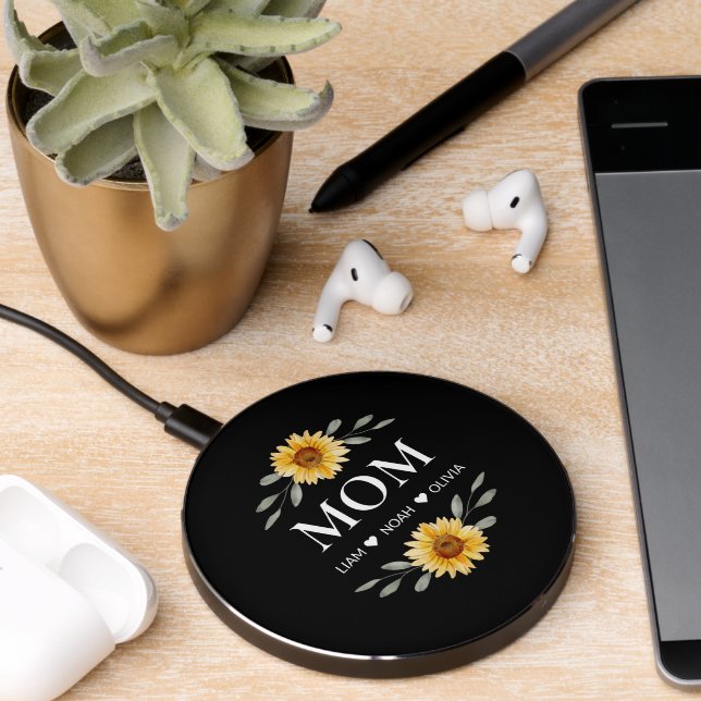 Custom Mom With Kids Names Mothers Day Gift Wireless Charger (Desk 2)
