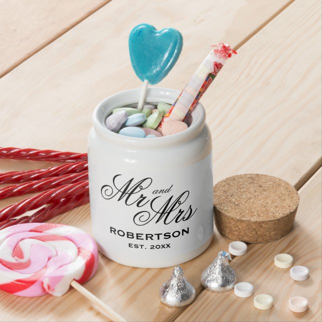 Custom Mr and Mrs wedding favor candy jar gift (In Situ)