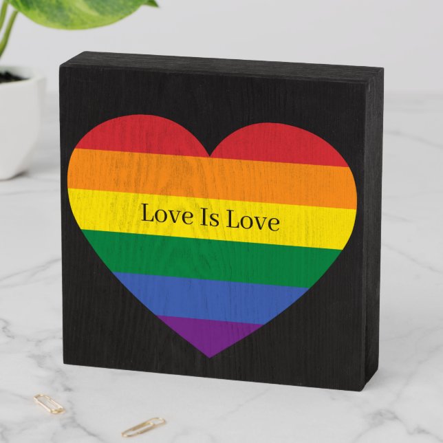 Custom Text Rainbow Heart Wooden Box Sign (In Situ Horizontal)
