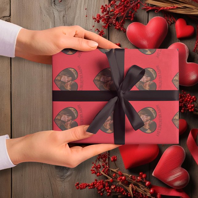 Custom Valentine’s Red Background with Heart-Shape Wrapping Paper (Custom Valentine’s Red Background with Heart-Shape Wrapping Paper)