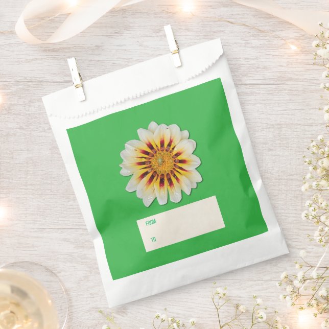 Customizable gift bag (Clipped)