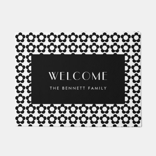 Customizable hippie flowers pattern doormat