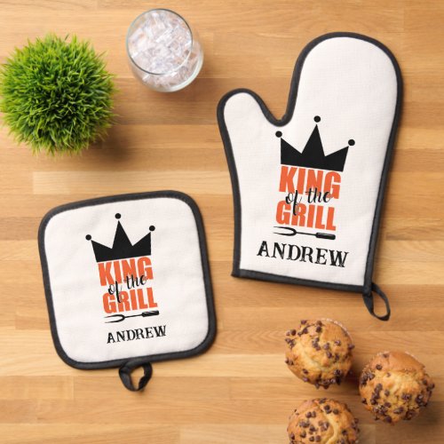 Customizable King of the Grill Fathers Day Dad Oven Mitt  Pot Holder Set