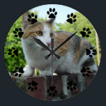 Customizable pet wall clock<br><div class="desc">Immortalize your pet with this wall clock.</div>