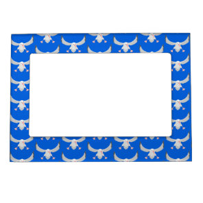 Cute albatross bird flying cartoon illustration magnetic frame