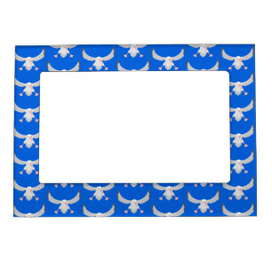 Cute albatross bird flying cartoon illustration magnetic frame