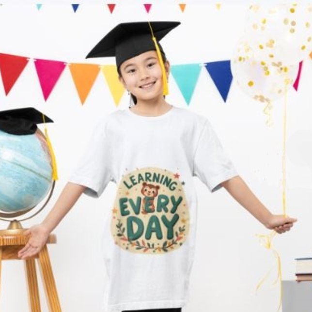 Cute Bear 'Learning Every Day' - Fun Educational  T-Shirt (Creator Uploaded)