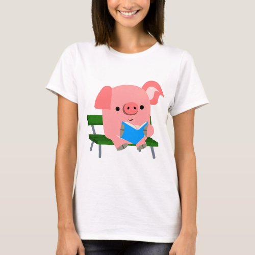 Cute Cartoon Pig Reading on a Bench Women T_Shirt