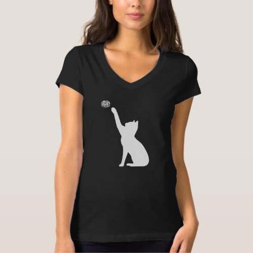 cute cat playing with a ball of yarn T_Shirt
