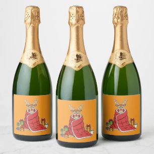 Cute Cozy Christmas Reindeer in Blanket Funny Sparkling Wine Label