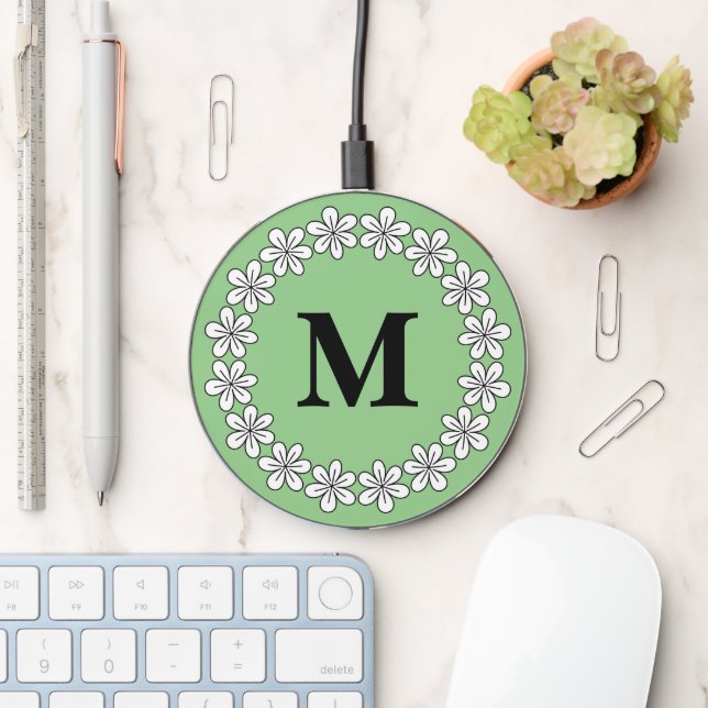 Cute daisy flower wreath crest custom monogram wireless charger  (Desk)