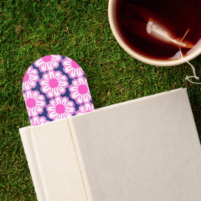 Cute floral pattern background bookmarks (Closed Book)