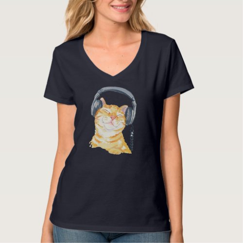 Cute Ginger Cat Grooving To Music Headphones T_Shirt