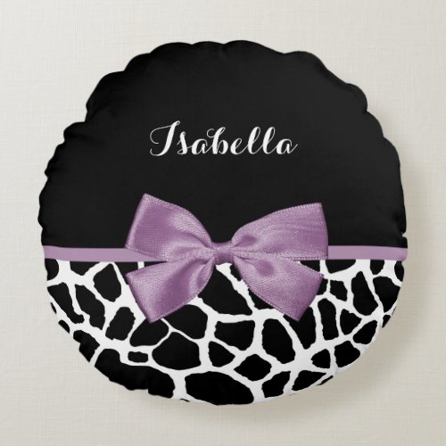 Cute Giraffe Print Lavender Purple Bow With Name Round Pillow