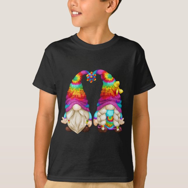 Cute Gnome In 70s Outfit Shows Peace Sign In Hippi T-Shirt (Front)