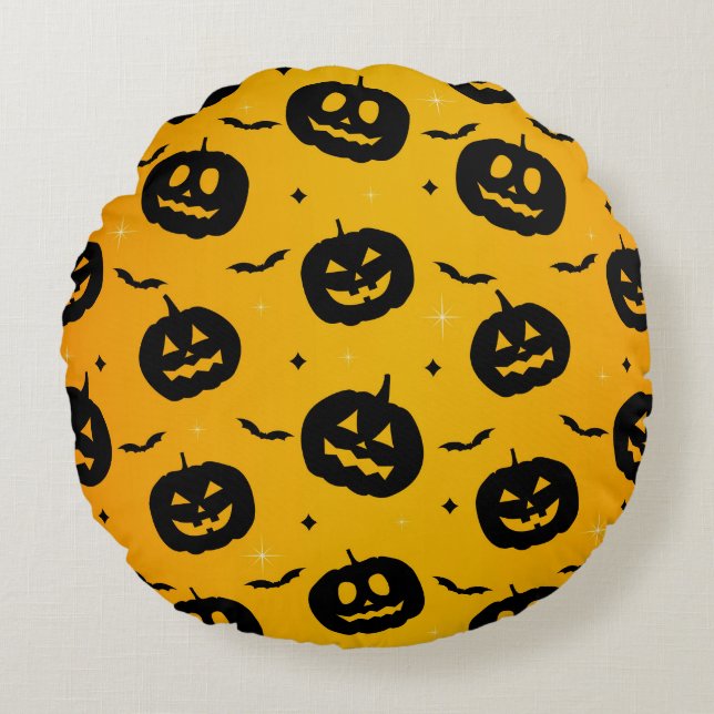Cute Halloween Black Pumpkins & Bats Pattern Round Pillow (Front)