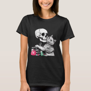 Cute Halloween Skeleton Hug Cat Vet Tech Veterinar T-Shirt