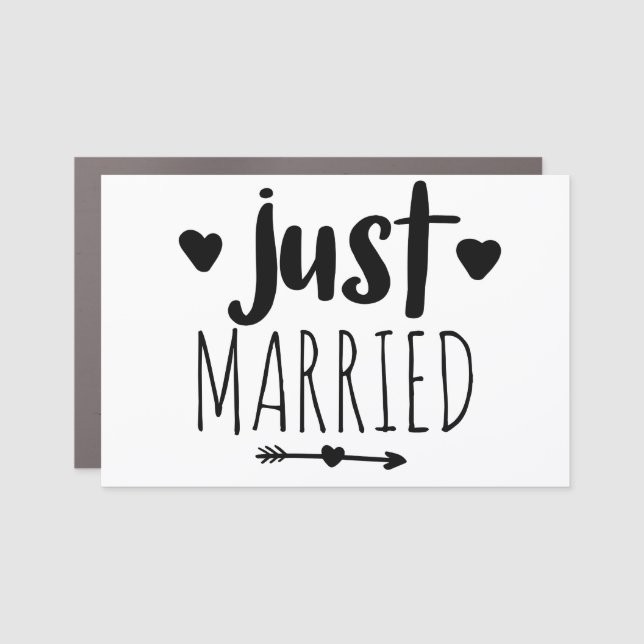 CUTE Just Married Heart Arrow Car Magnet (Front)