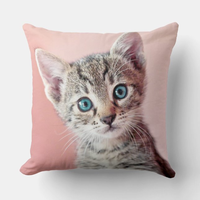 Cute kitten with blue eyes. throw pillow (Front)