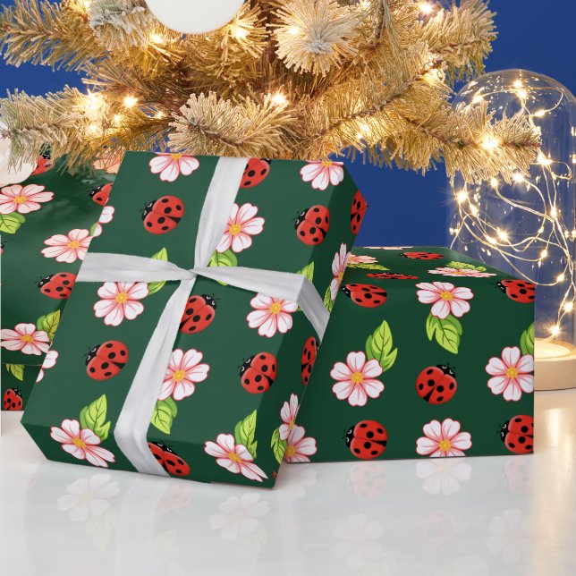 Cute Ladybug and Daisy Pattern Wrapping Paper (Holidays)