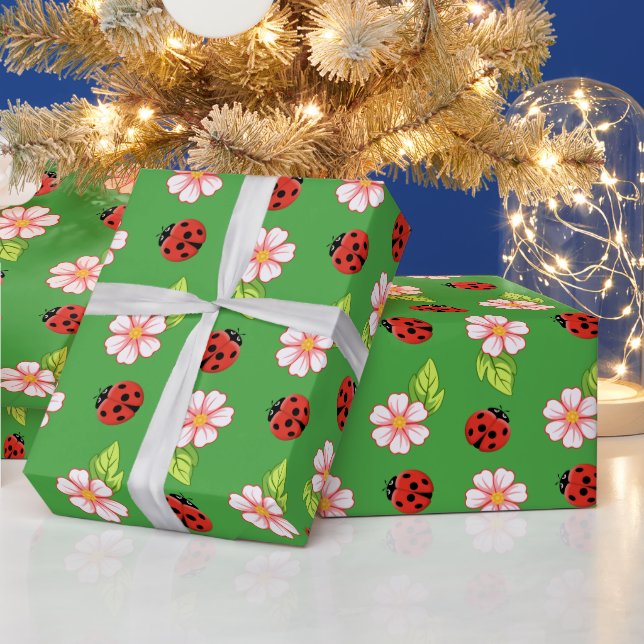 Cute Ladybug and Daisy Pattern Wrapping Paper (Holidays)