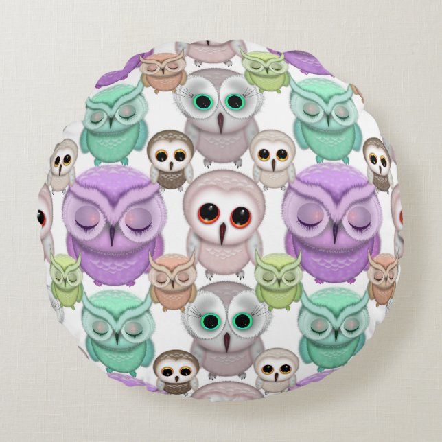 Cute Little Owls in Pastel Colors Round Pillow (Front)