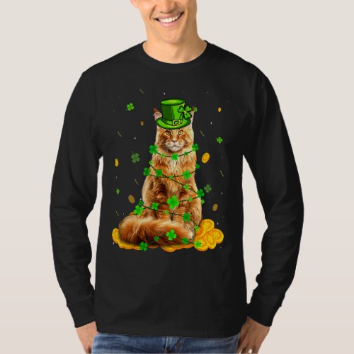 Cute Maine Coon Cat St Patricks Day Irish Shamrock T_Shirt