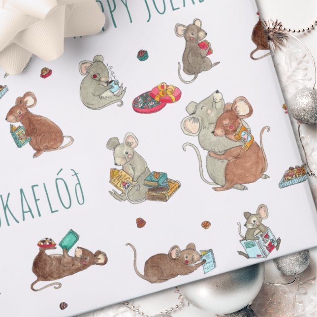 Cute Mice Reading Books Jolabokaflod Wrapping Paper Sheets (Jolabokaflod Wrapping Paper)