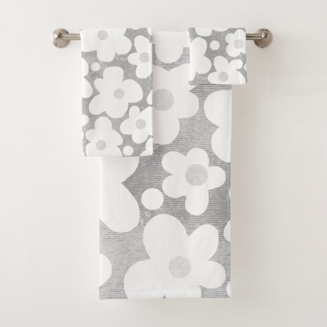 Cute Modern Retro Daisy Gray Bath Towel Set (Insitu)