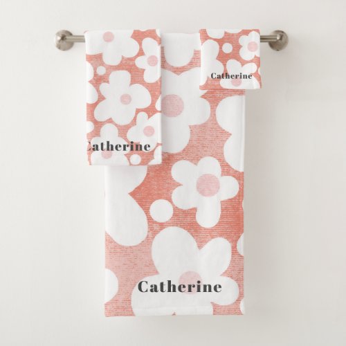 Cute Modern Retro Daisy Pattern Pink Name Bath Towel Set