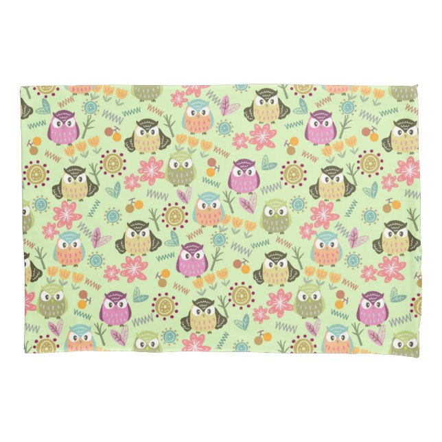 Cute Owl Green.   Pillow Case (Front)