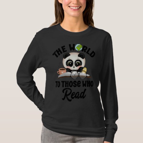 Cute Panda Reading The World Belongs To Those Who  T_Shirt