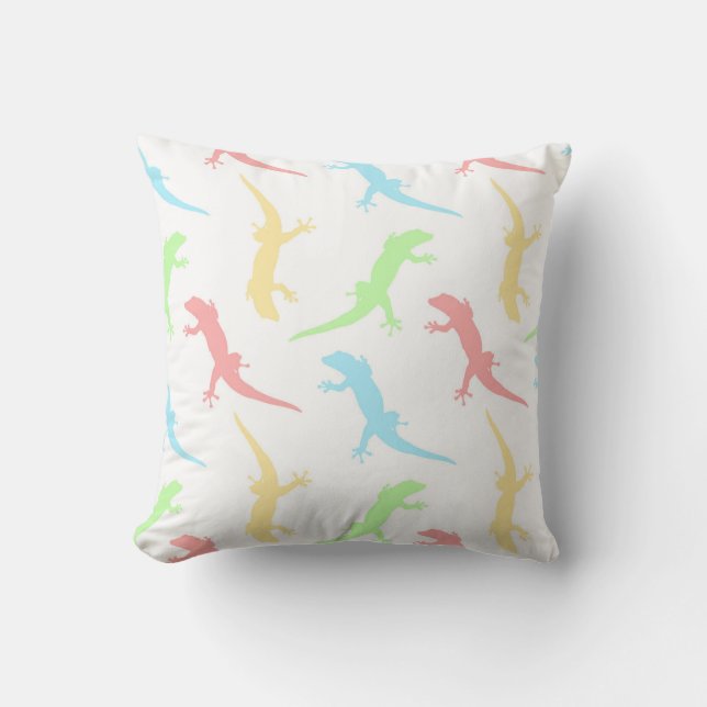 Cute Pastel Gecko Lizard Seamless Pattern Throw Pillow (Front)