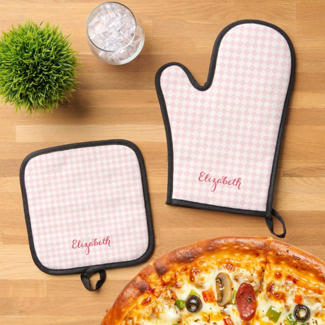 Cute Pink White Checkered Retro Rustic Monogrammed Oven Mitt & Pot Holder Set (Cute Pink White Checkered Retro Rustic Monogrammed Oven Mitt & Pot Holder Set)