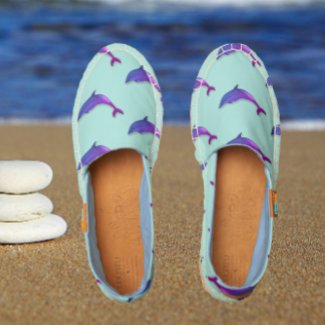 Cute  purple  dolphin pattern in Ubuntu blue
