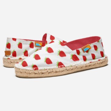 Cute Red Strawberry Pattern