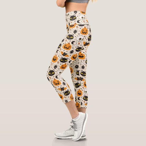 Cute Retro Halloween Pattern Capri Leggings