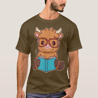 Cute Scottish Highland Cattle Reading A Book Book T-Shirt