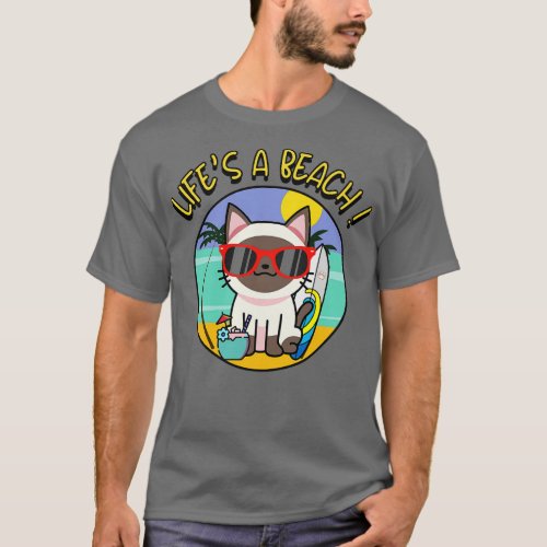 Cute siamese cat Goes to the beach T_Shirt