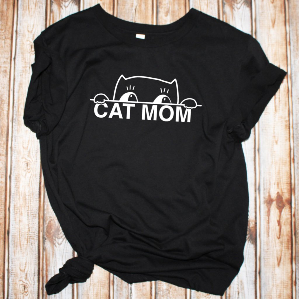 Cute Simple Women's Black Cat Lover Mom T-Shirt