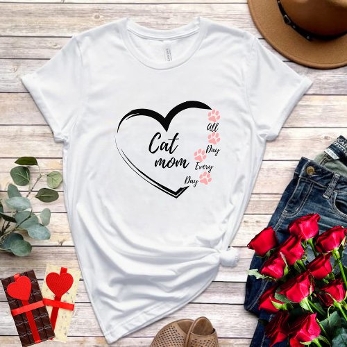 Cute simple heart design womens cat lover mom T_Shirt