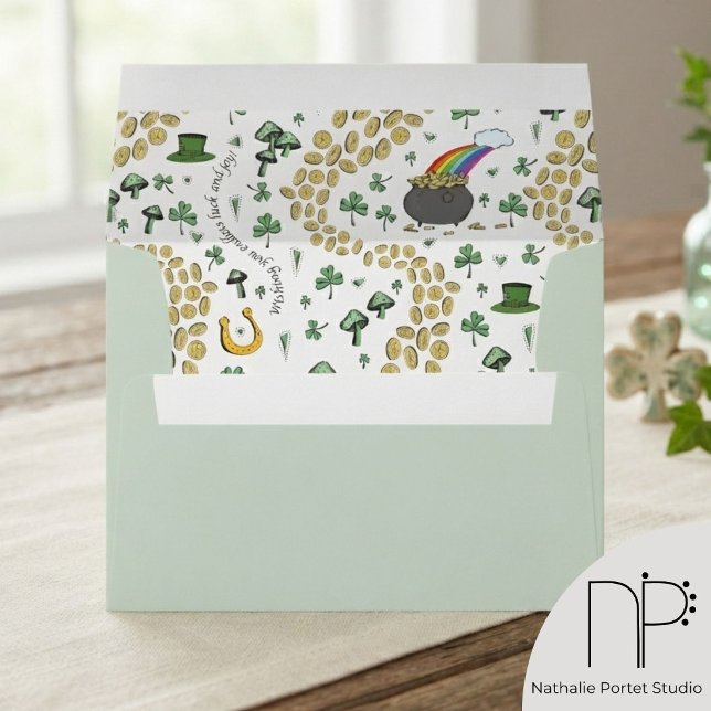 Cute St Patrick's Luck & Joy Irish Blessing e Envelope (Whimsical Irish good luck green envelope features hand-drawn pot of gold, rainbow, shamrocks)