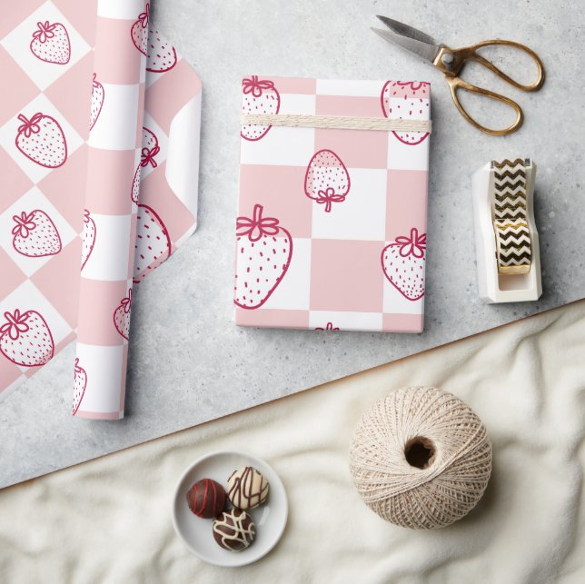 cute strawberry checkerboard pattern wrapping paper (Crafts)