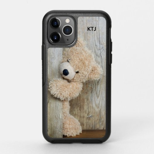 Cute Stuffed Bear Rustic Wooden Wall OtterBox Symmetry iPhone 11 Pro Case