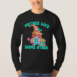 Cute Summer Vacation Beach Gnome For Women Mom Qu T-Shirt